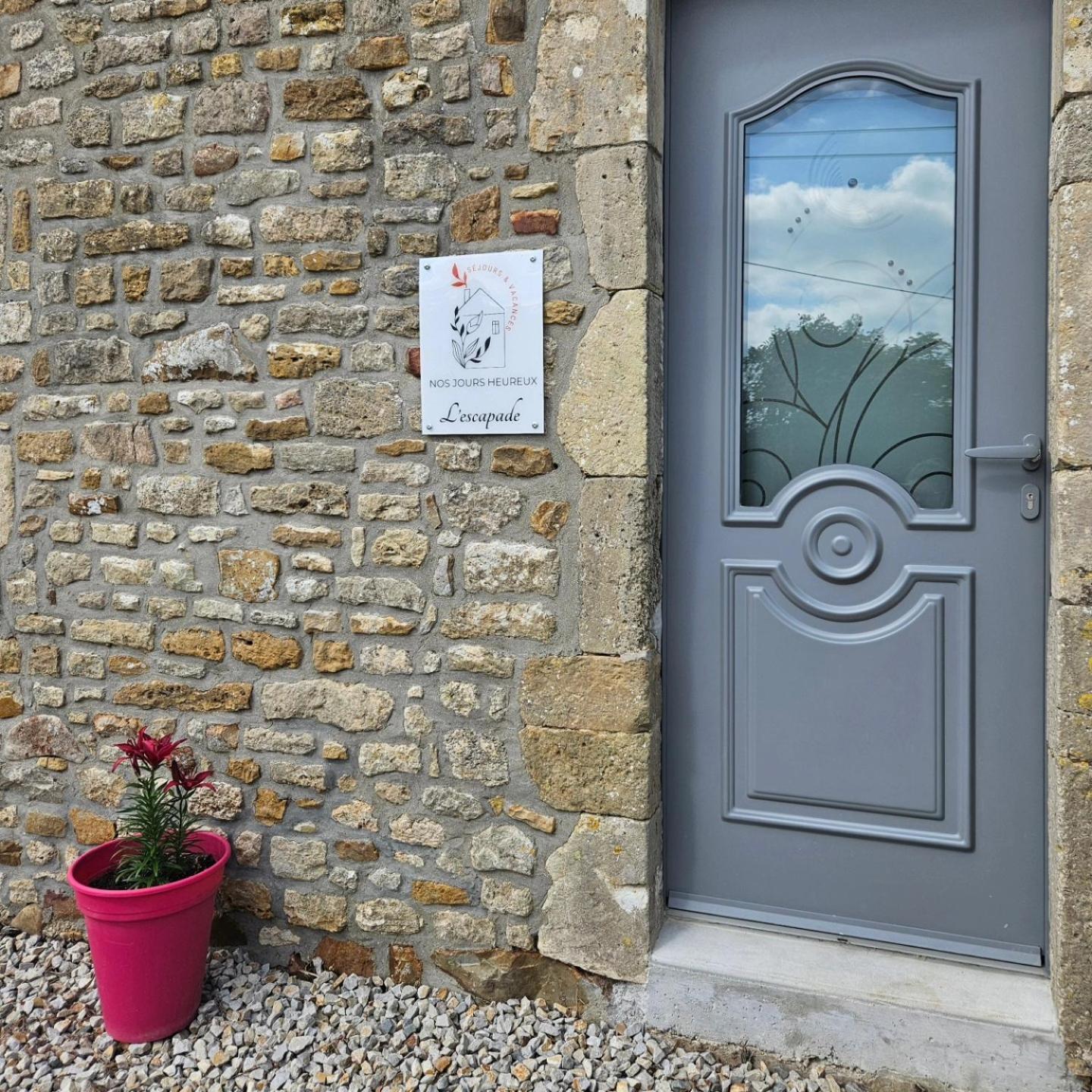 L'escapade, Etienville